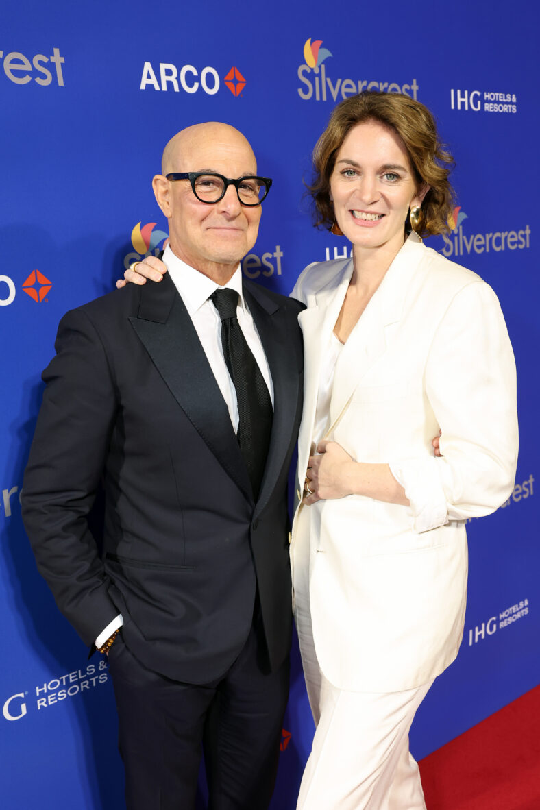 Diferença de idade de Stanley Tucci