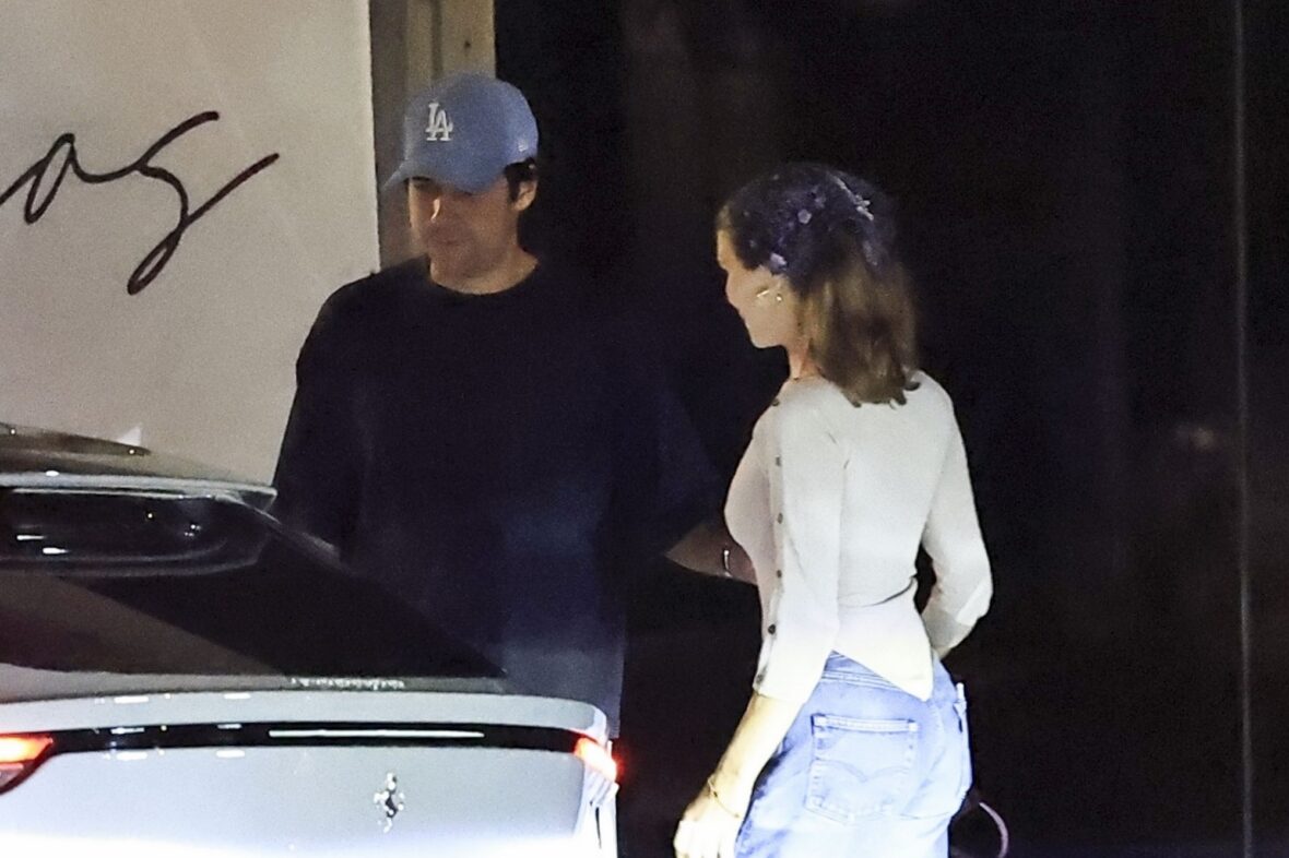 Olivia Jade, Victoria Justice e David Dobrik no Alba Restaurant em Los Angeles