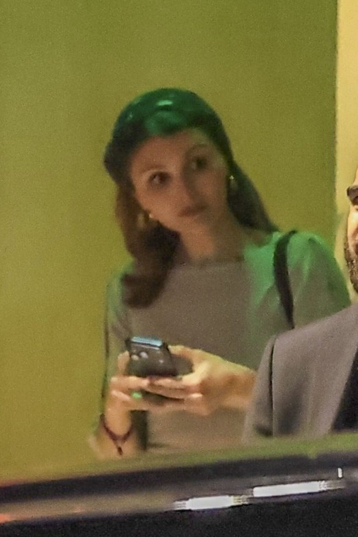 Olivia Jade, Victoria Justice e David Dobrik no Alba Restaurant em Los Angeles