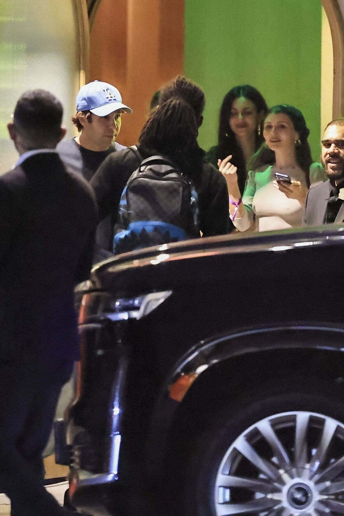 Olivia Jade, Victoria Justice e David Dobrik no Alba Restaurant em Los Angeles