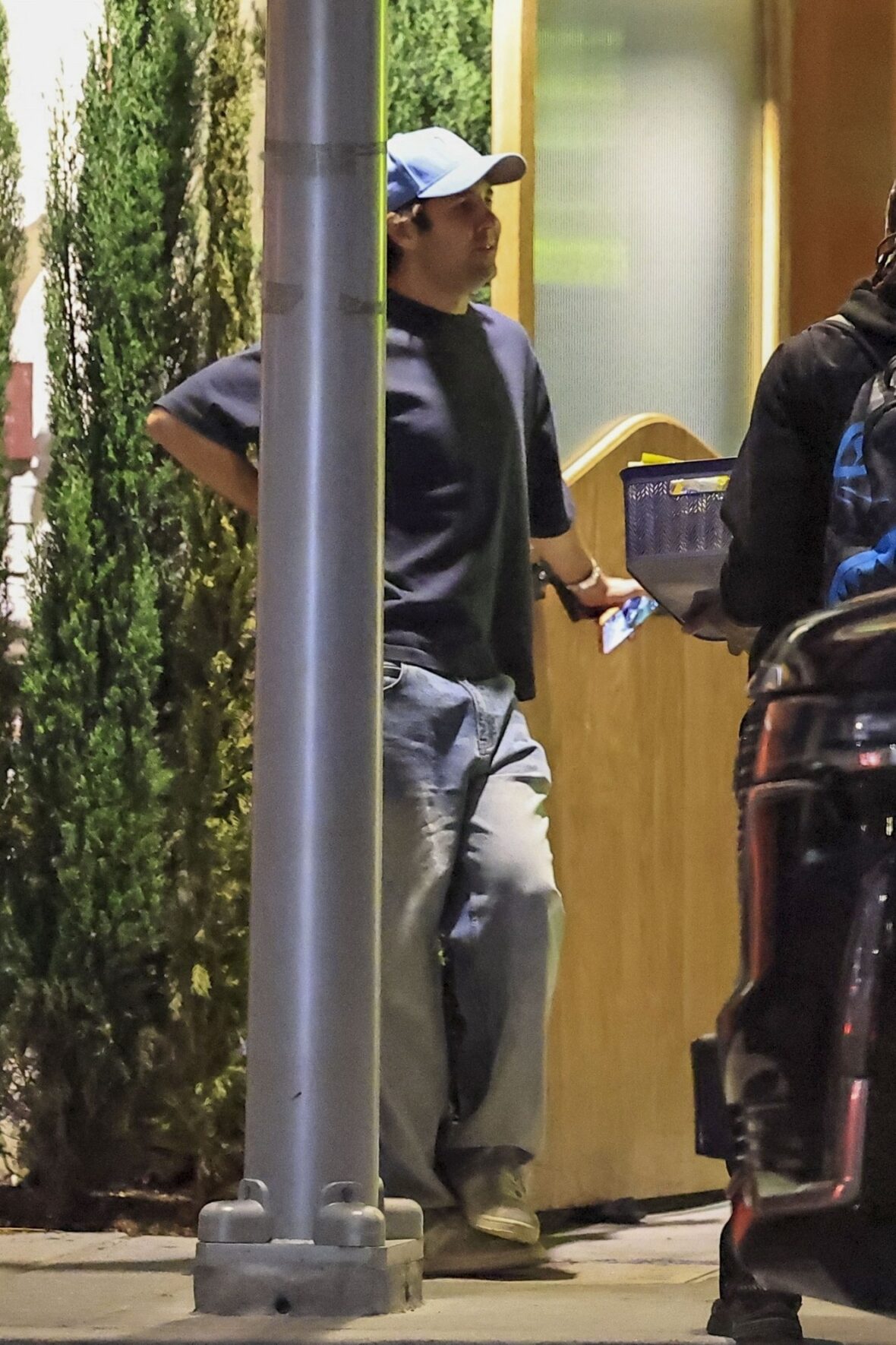 Olivia Jade, Victoria Justice e David Dobrik no Alba Restaurant em Los Angeles