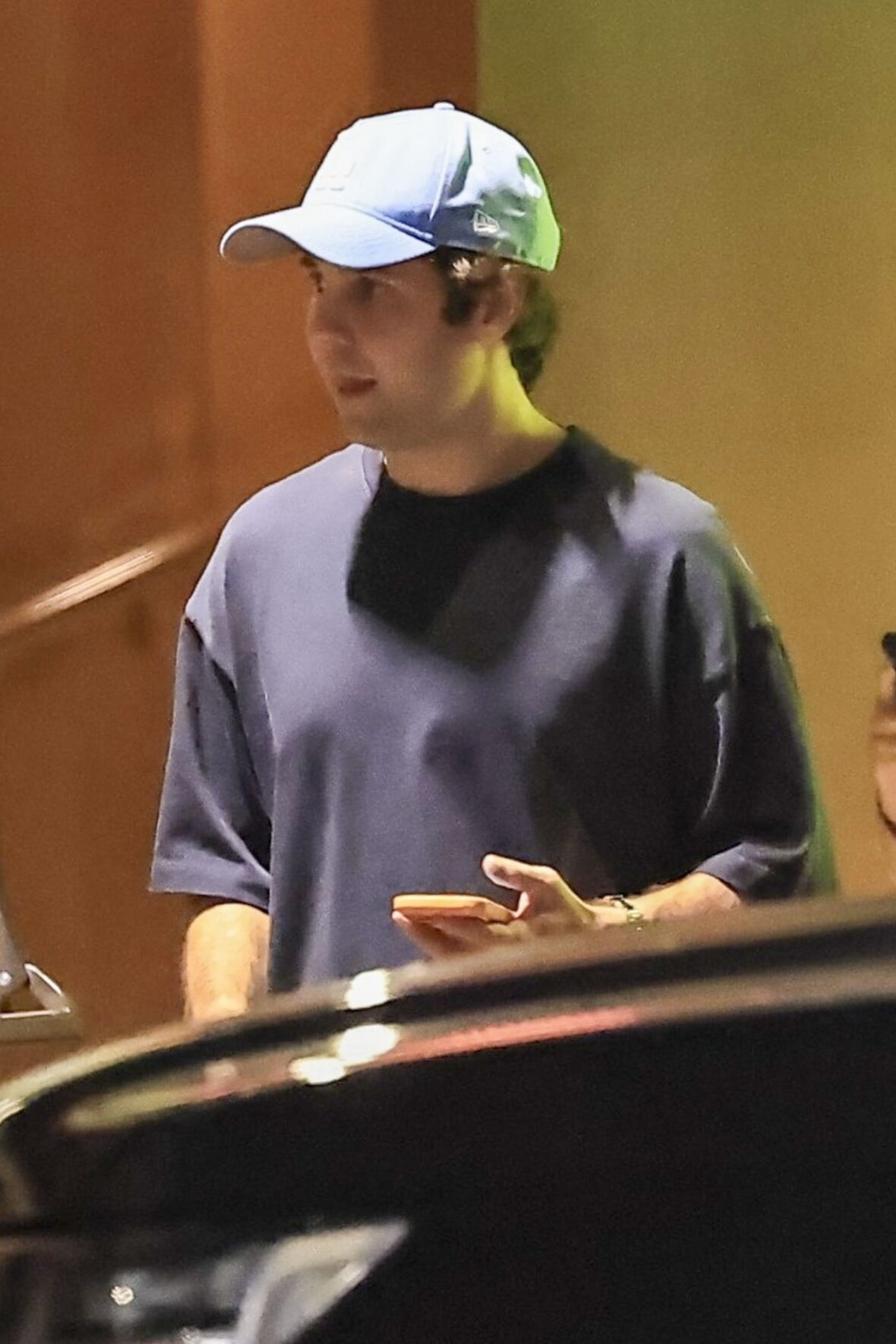 Olivia Jade, Victoria Justice e David Dobrik no Alba Restaurant em Los Angeles