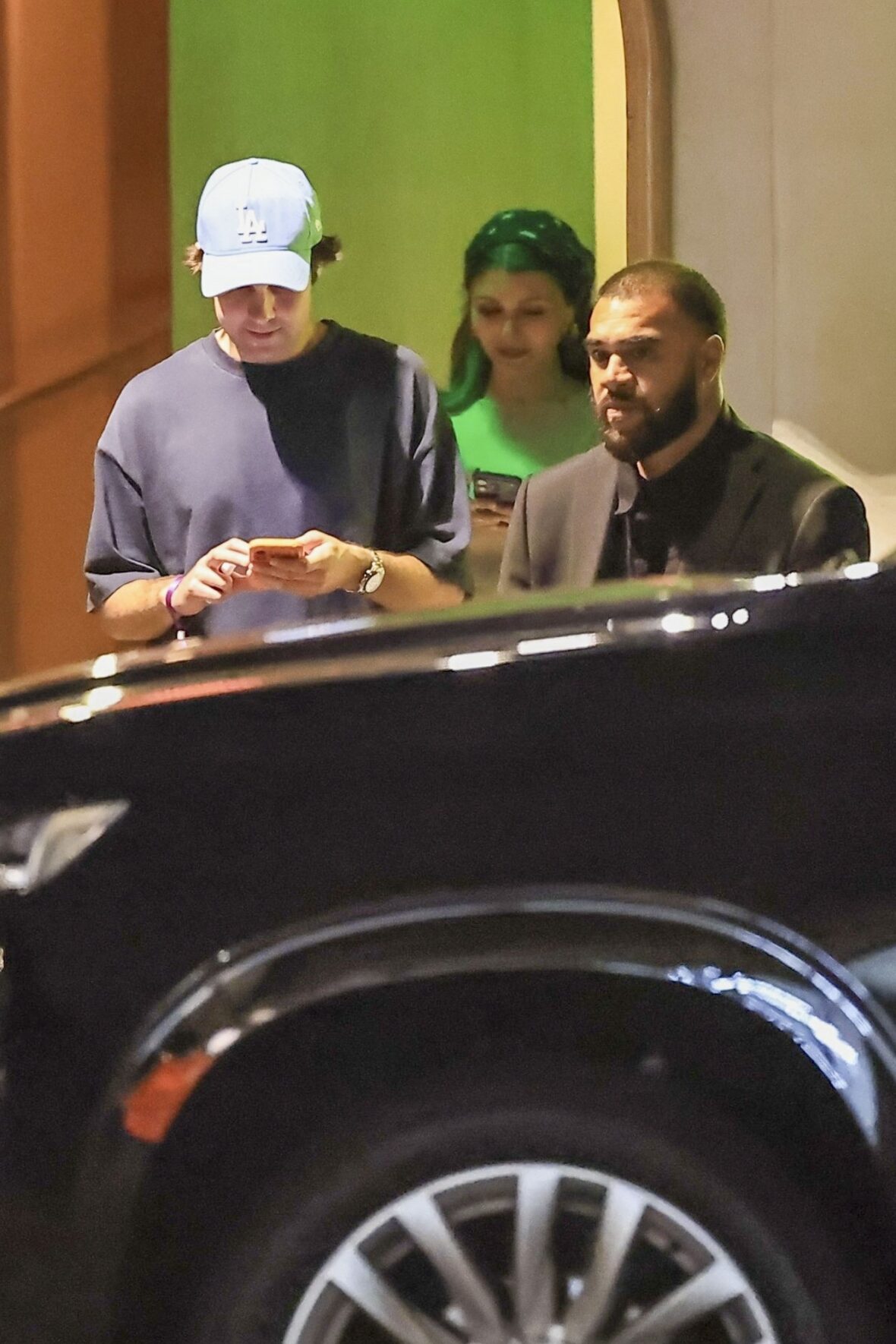 Olivia Jade, Victoria Justice e David Dobrik no Alba Restaurant em Los Angeles
