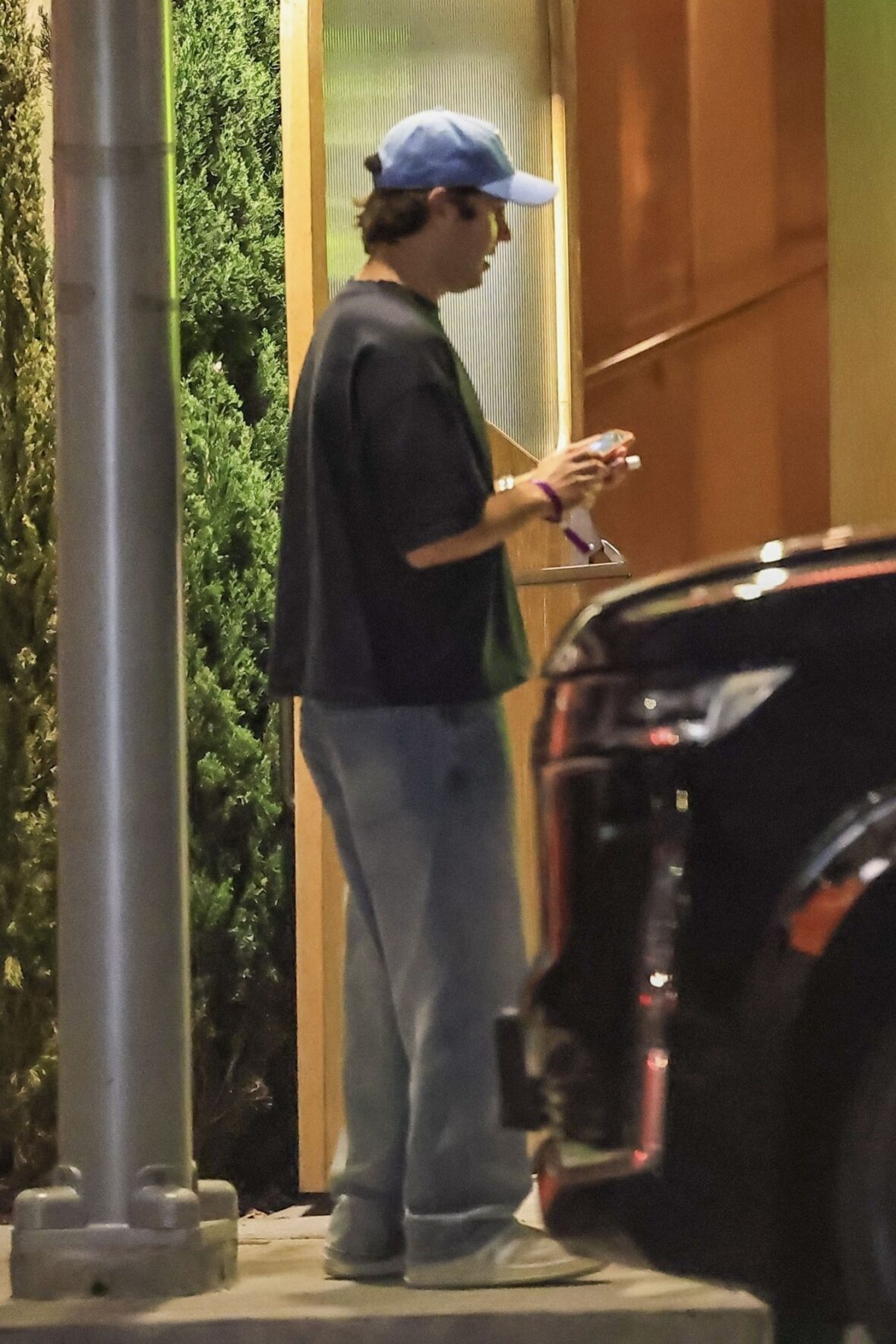 Olivia Jade, Victoria Justice e David Dobrik no Alba Restaurant em Los Angeles