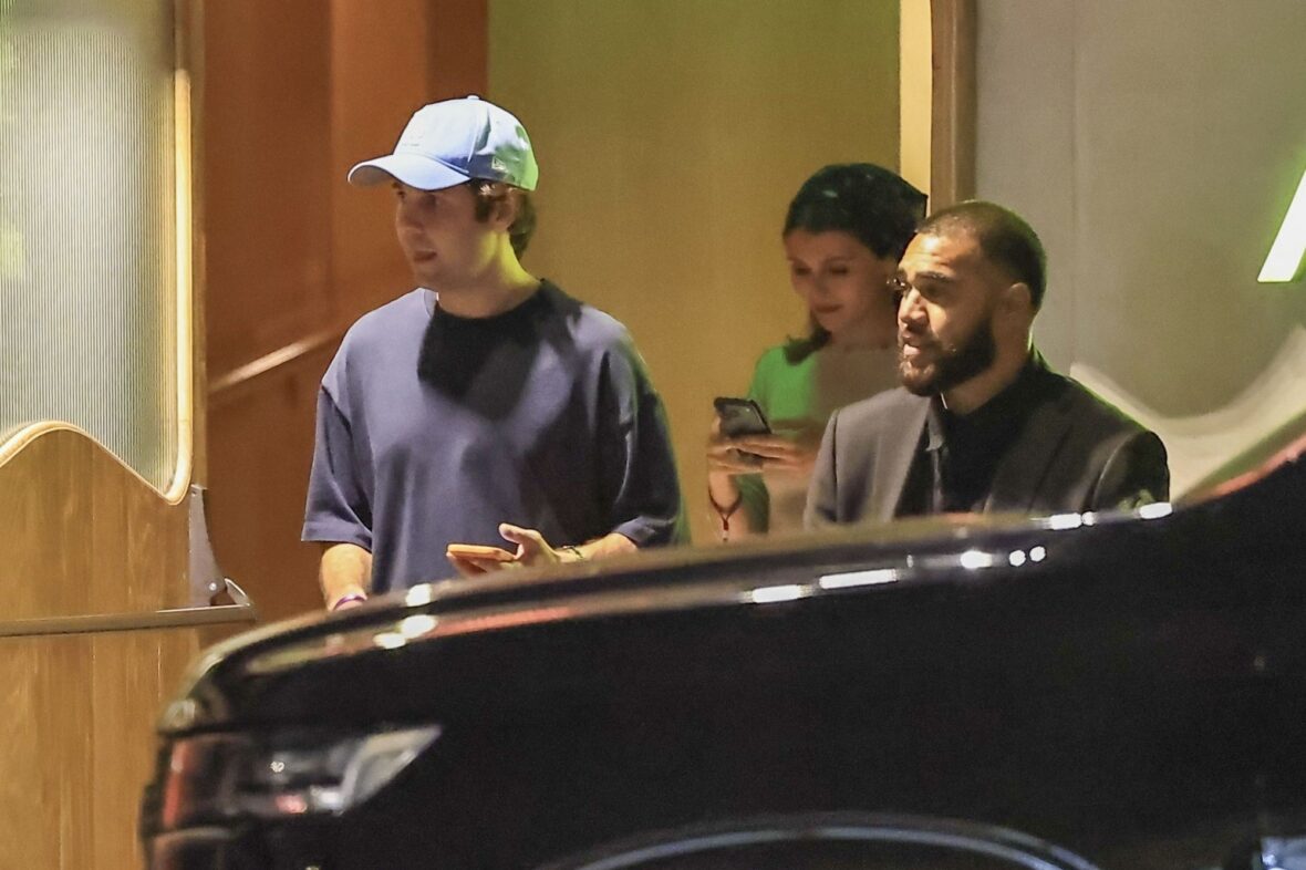Olivia Jade, Victoria Justice e David Dobrik no Alba Restaurant em Los Angeles