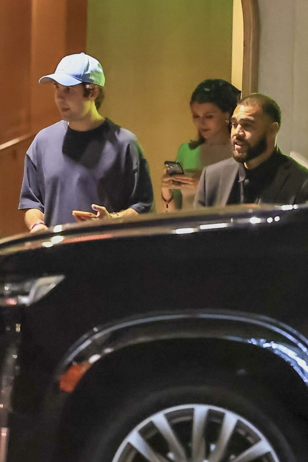 Olivia Jade, Victoria Justice e David Dobrik no Alba Restaurant em Los Angeles