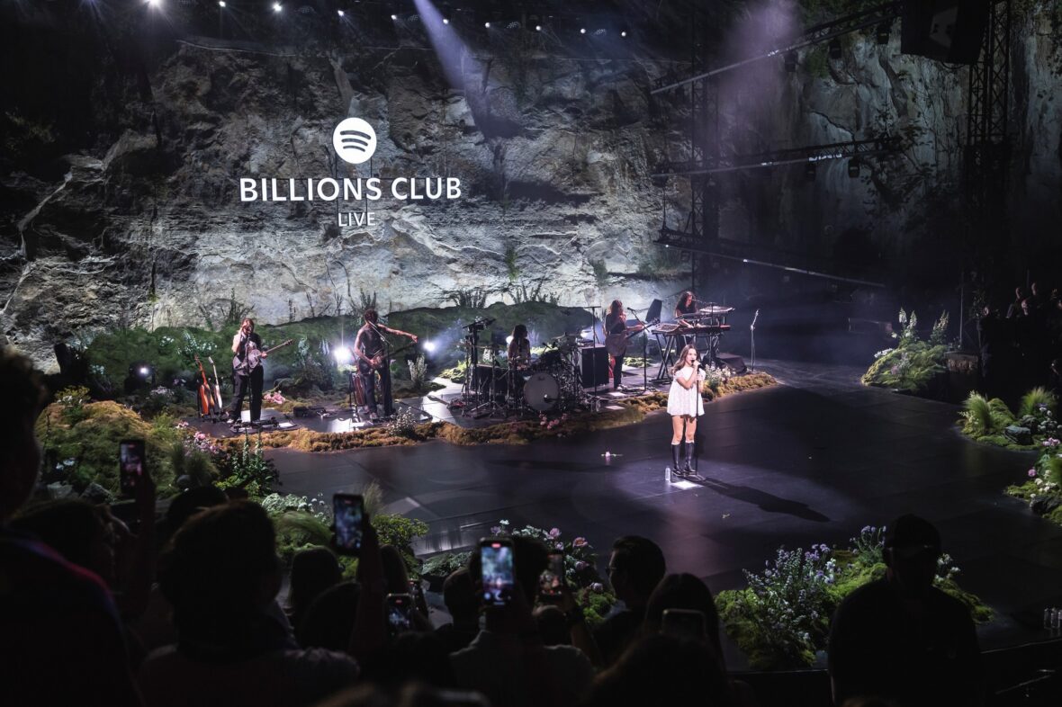 Olivia Rodrigo se apresenta em Barcelona para o Spotify Billions Club
