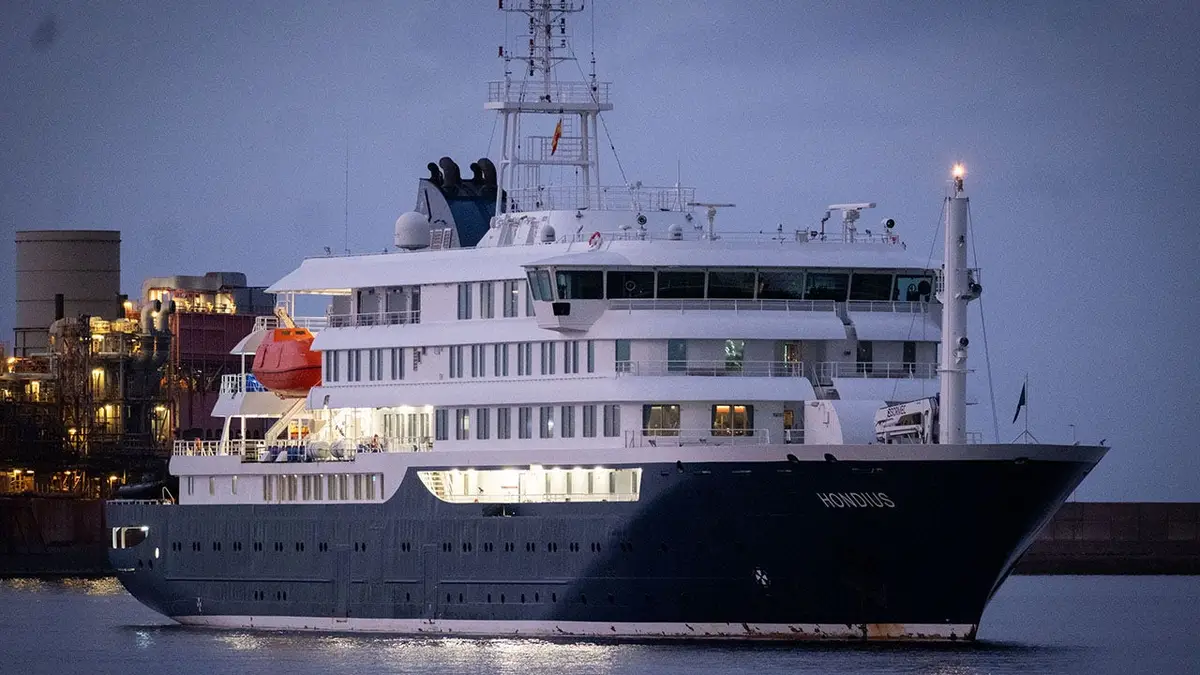 The HV Hondius ship approaching the Port of Granadilla in Tenerife