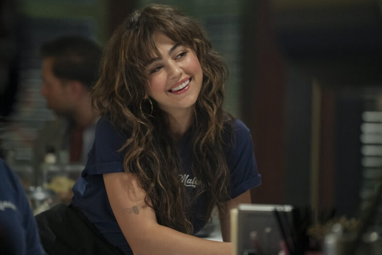 Allie (Mika Abdalla) FORA DO CAMPUS