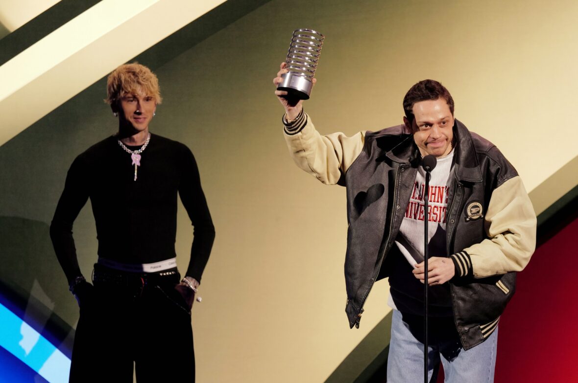 MGK e Pete Davidson no 30º Prêmio Webby Anual