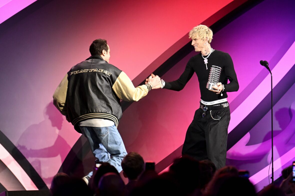 Pete Davidson e MGK no 30º Prêmio Webby Anual