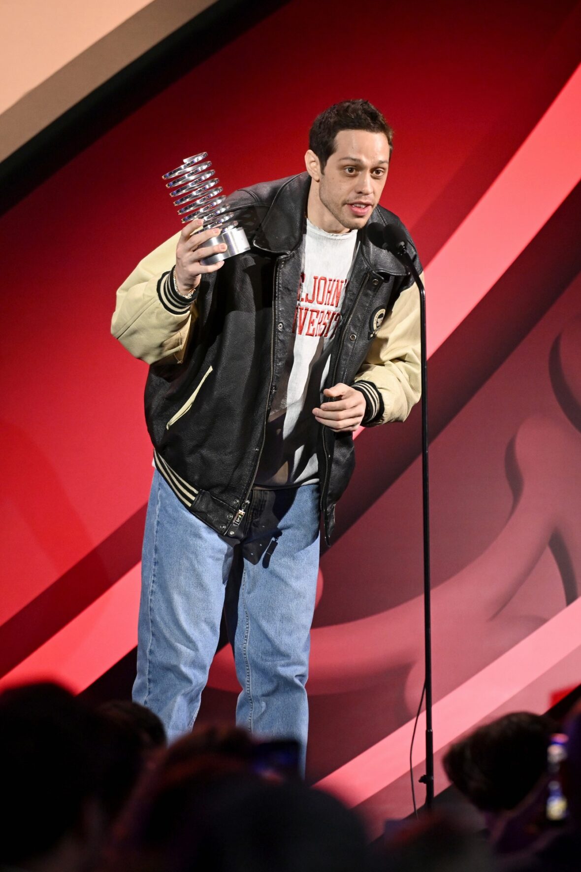 Pete Davidson no 30º Prêmio Webby Anual