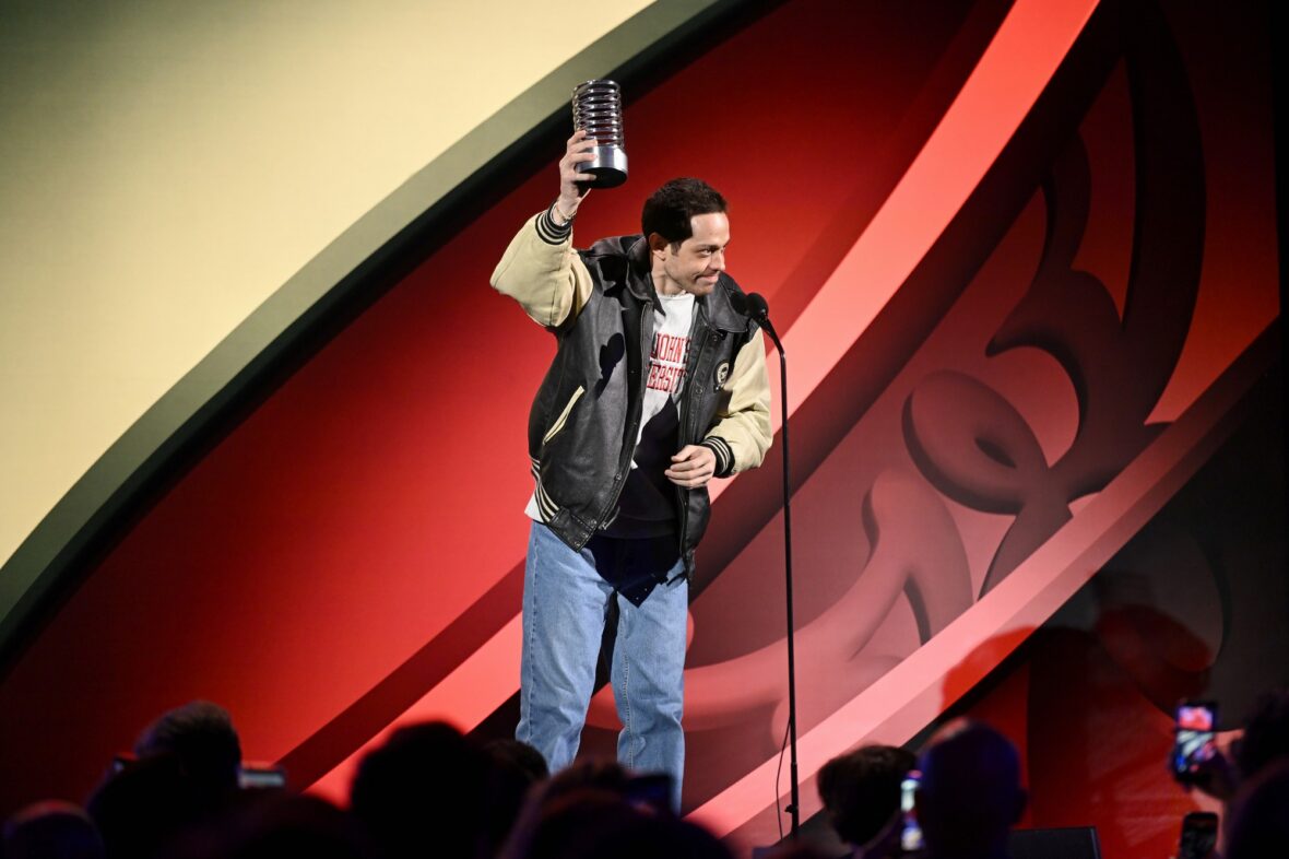 Pete Davidson no 30º Prêmio Webby Anual
