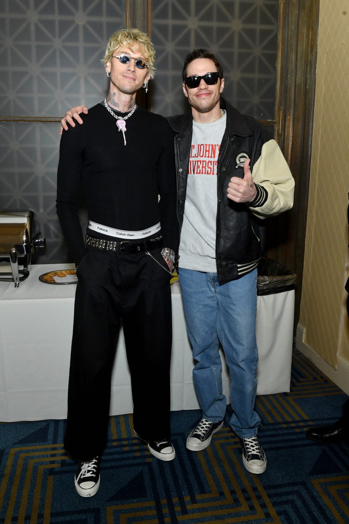 MGK e Pete Davidson em Manhattan