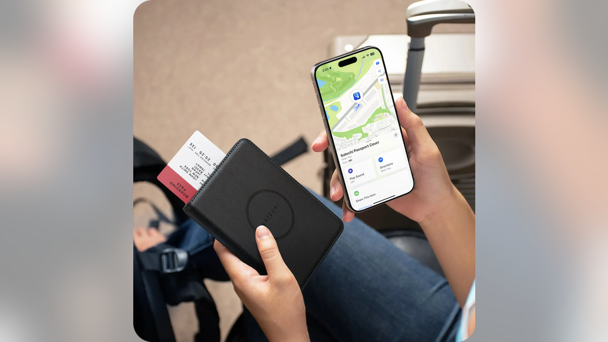 The wallet's Find My technology helps you locate it when lost.