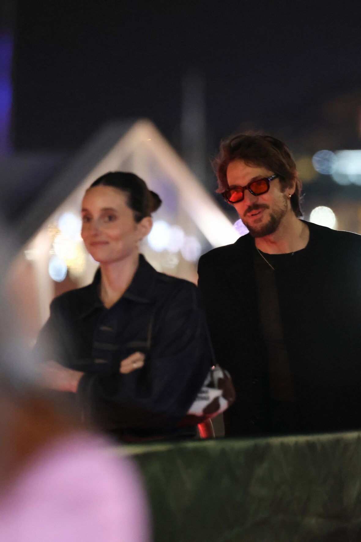 Foto de Lucas Bravo e Mary Beth Barone