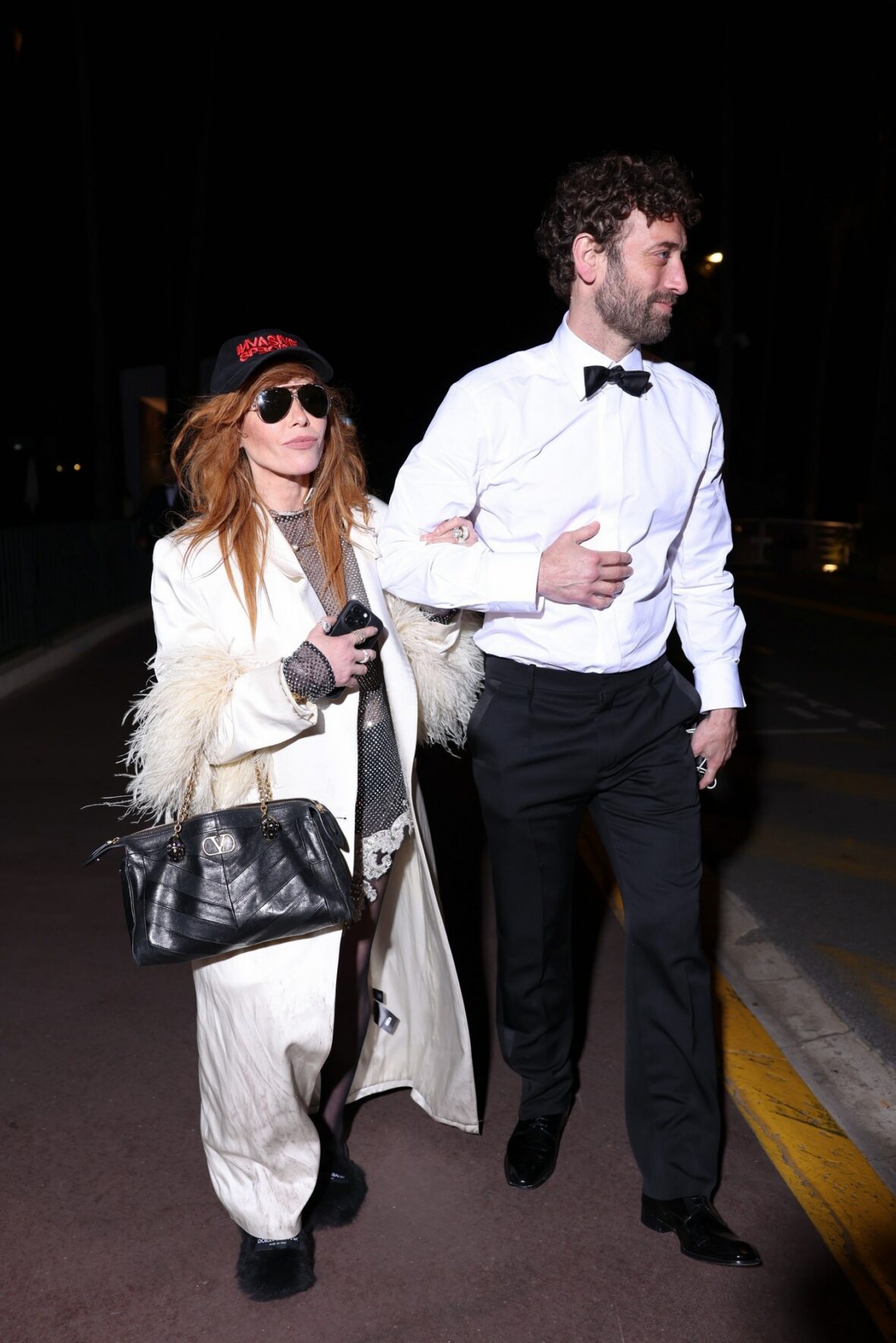 Natasha Lyonne aparece com roupas transparentes no Festival de Cinema de Cannes com o namorado Matthew Avedon