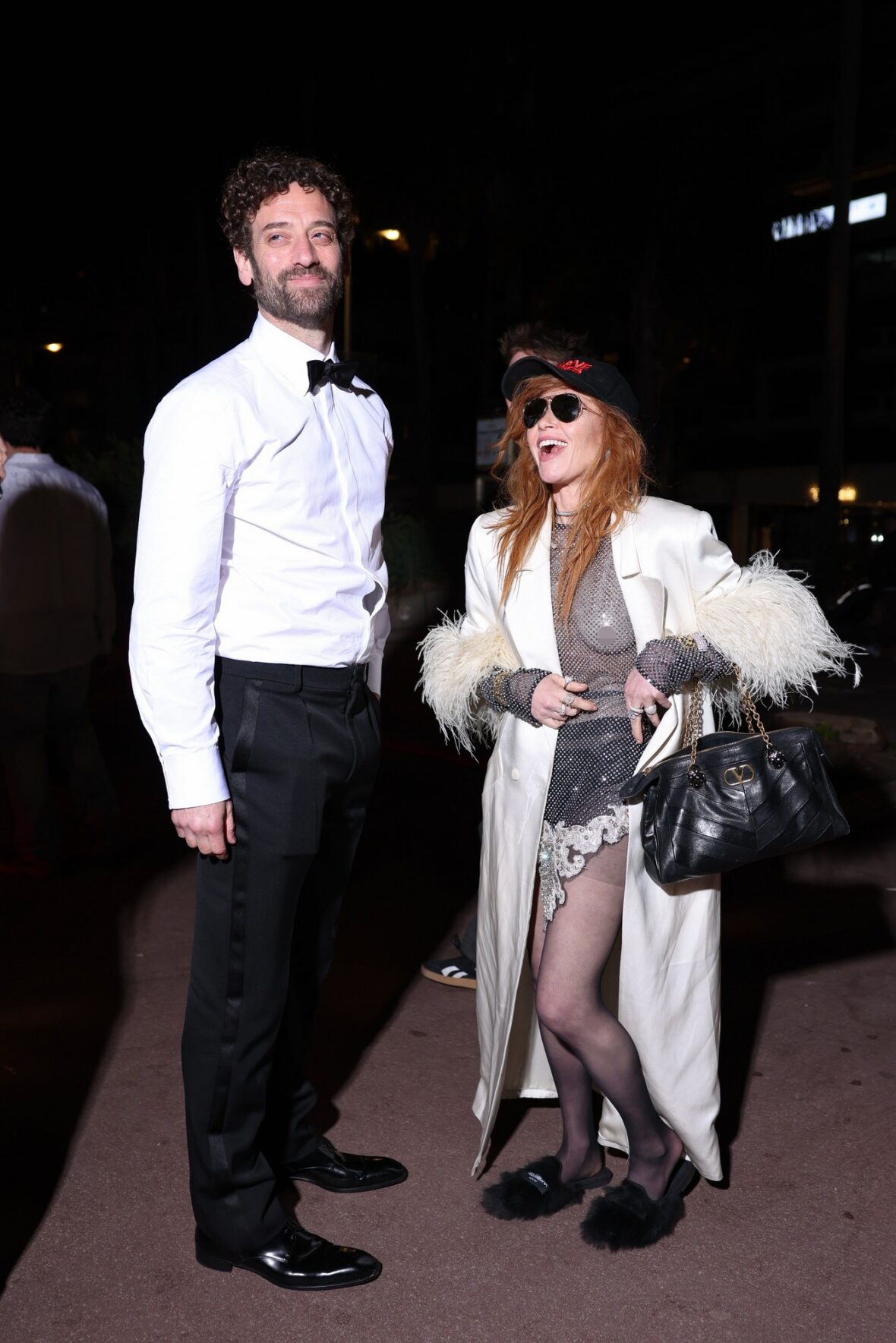 Natasha Lyonne aparece com roupas transparentes no Festival de Cinema de Cannes com o namorado Matthew Avedon