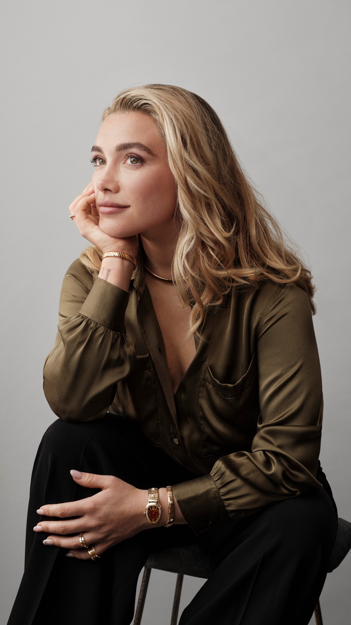 Florence Pugh em um retrato para a Bulgari