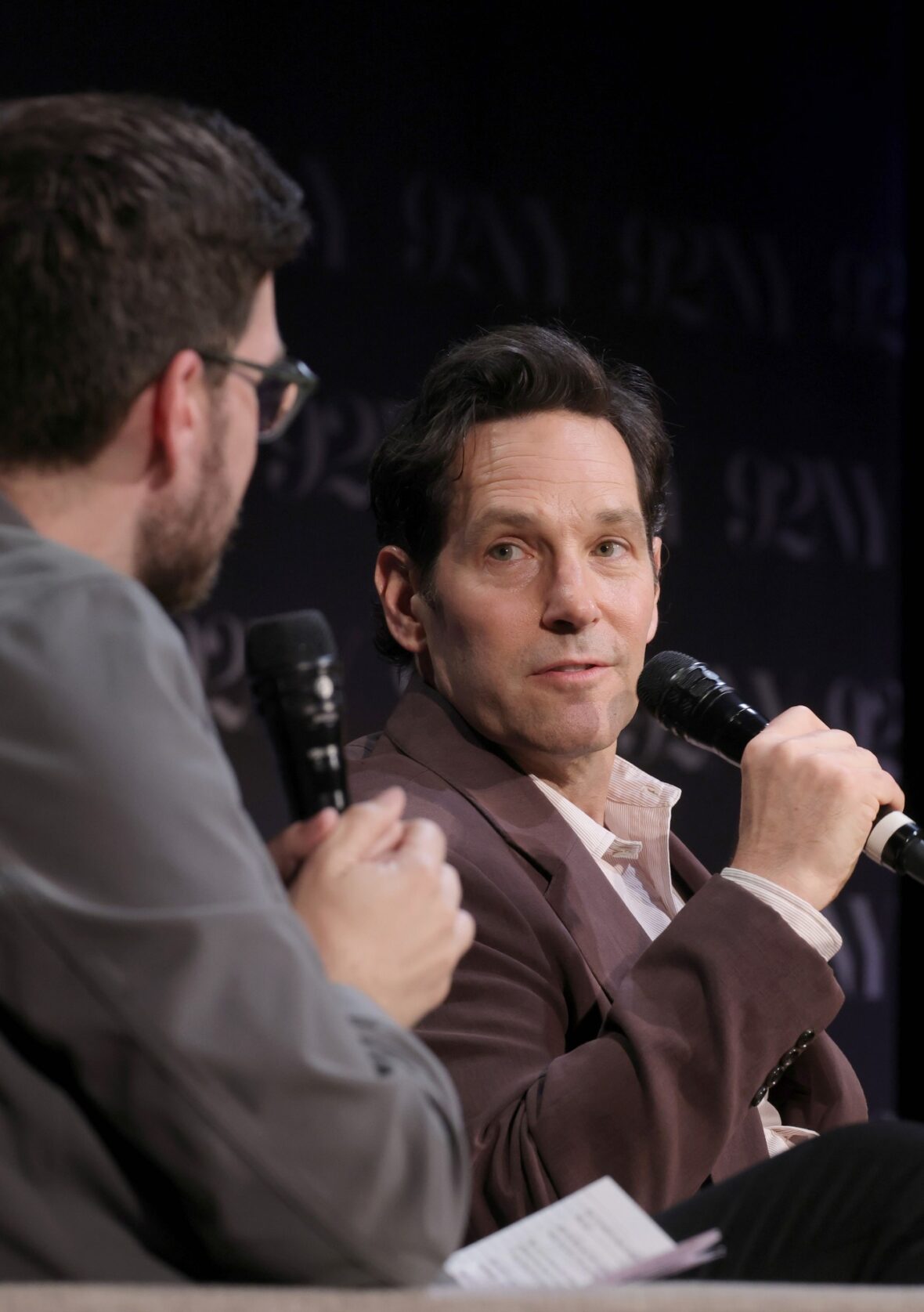 Paul Rudd e Nick Jonas participam de um evento In Conversation com Josh Horowitz