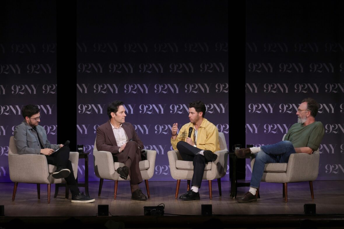 Paul Rudd e Nick Jonas participam de um evento In Conversation com Josh Horowitz