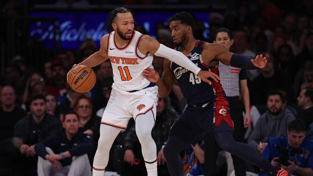 New York Knicks PG Jalen Brunson posts up Cleveland Cavaliers SG Donovan Mitchell at Madison Square Garden on Christmas Day 2025.