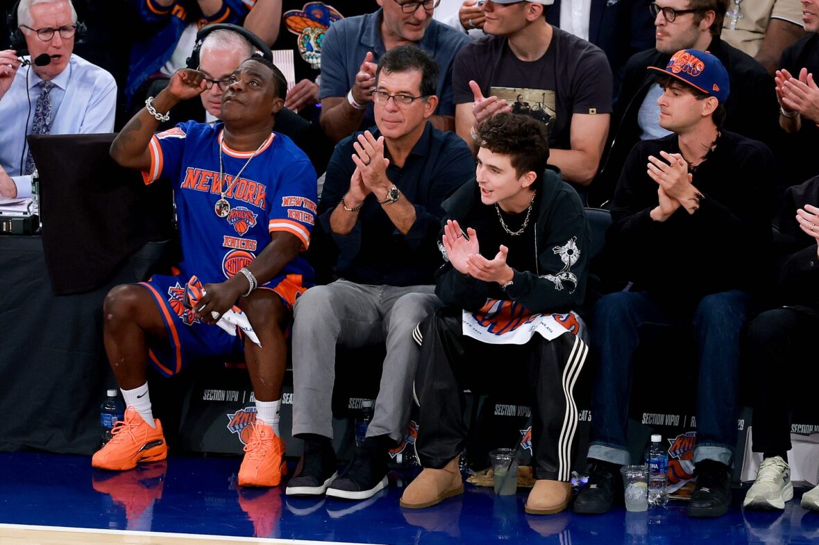 Timothee Chalamet na quadra em jogo dos Knicks