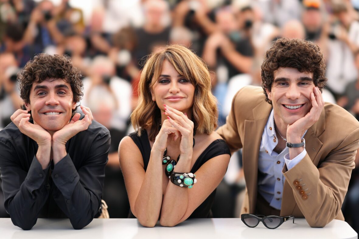 Penélope Cruz de vestido preto em photocall