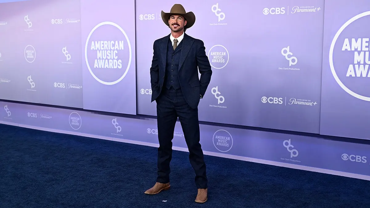 Riley Green standing at the 52nd American Music Awards in Las Vegas