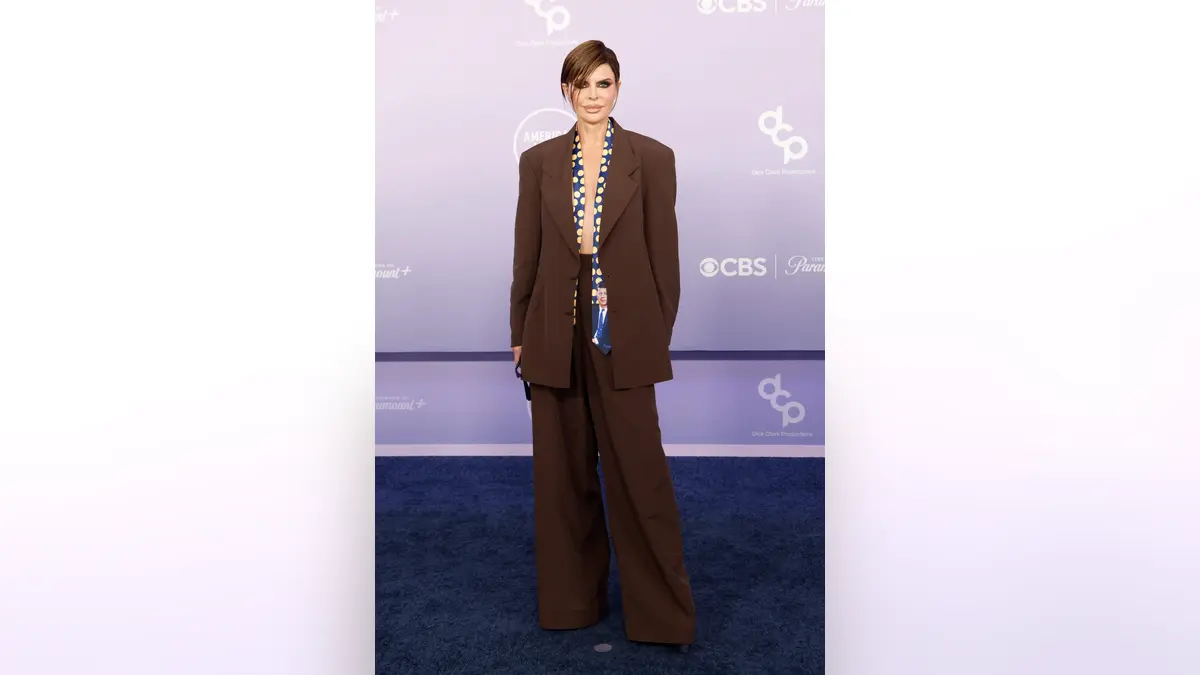 Lisa Rinna standing at the 52nd American Music Awards in Las Vegas