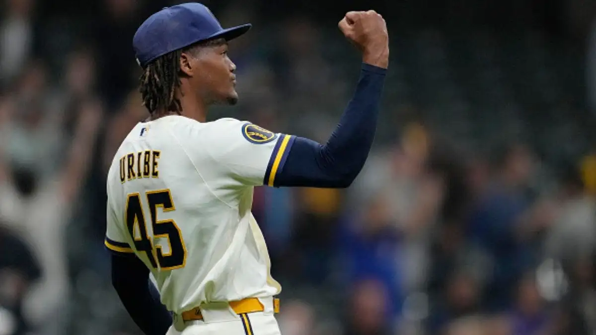 Abner Uribe’s controversial celebration ignited baseball’s unwritten rules debate and left Brewers fans sharply divided after Tuesday’s win