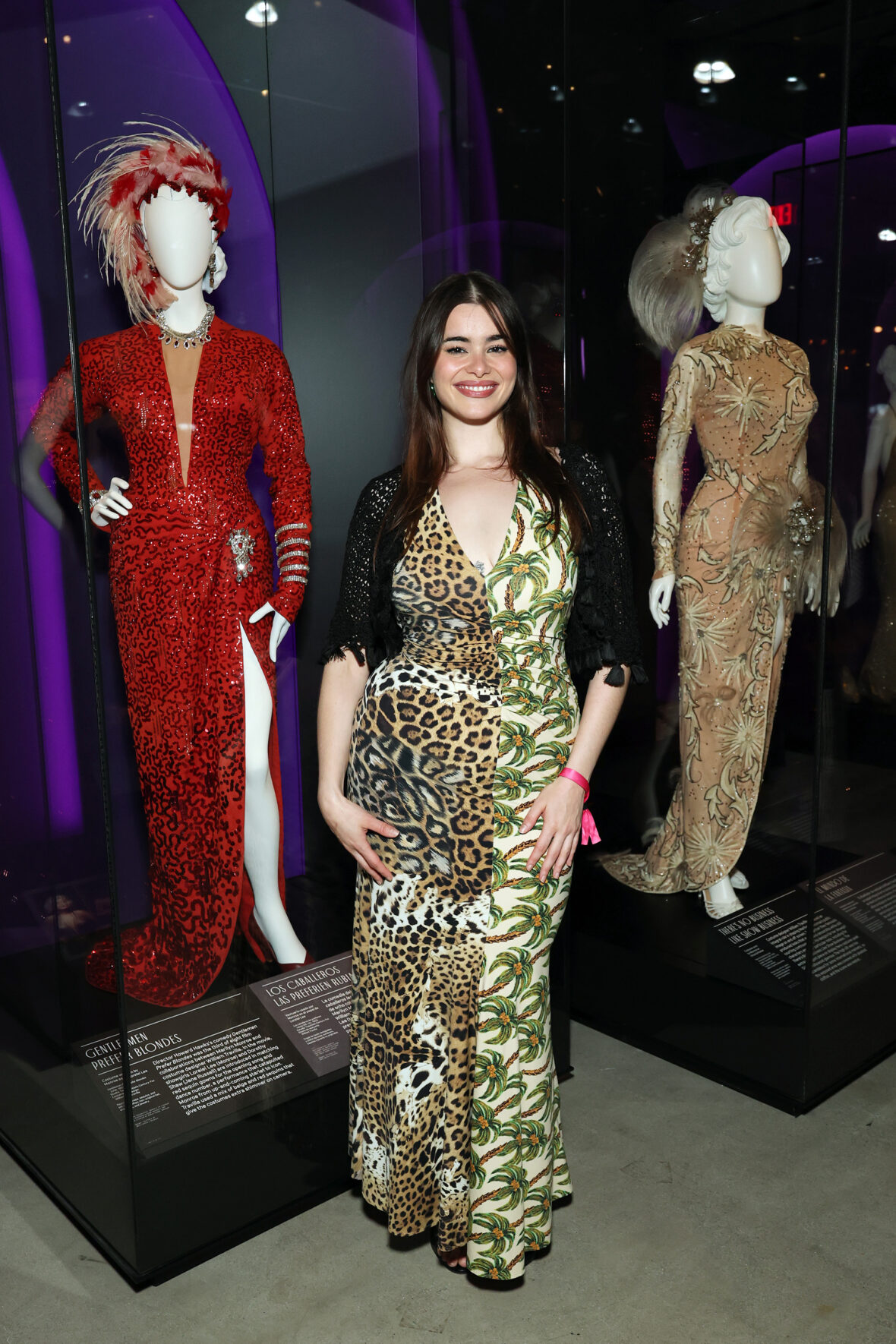 Barbie Ferreira participa da inauguração da exposição Marilyn Monroe no Academy Museum em Los Angeles
