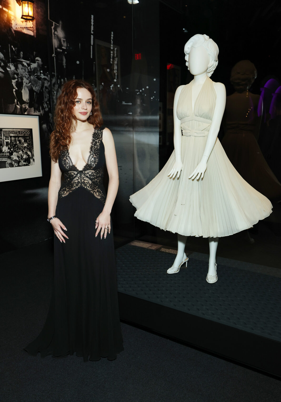 Joey King participa da abertura da exposição Marilyn Monroe no Academy Museum em Los Angeles