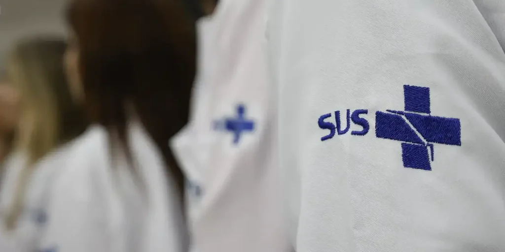 Mais Médicos Especialistas abre 224 vagas imediatas com inscrições até 29 de outubro