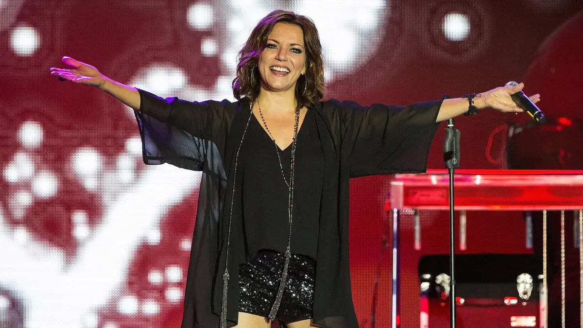 Musician Martina McBride singing on stage at Viejas Concerts In The Park