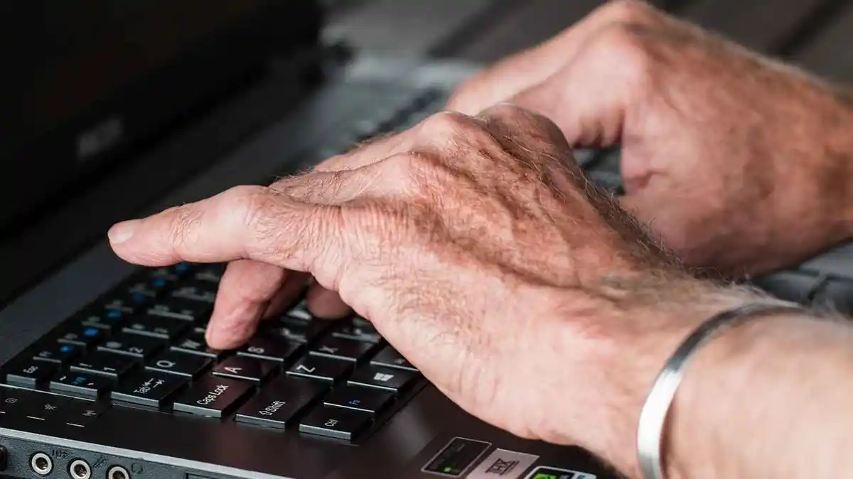 Kurt CyberGuy Knutsson typing on a keyboard
