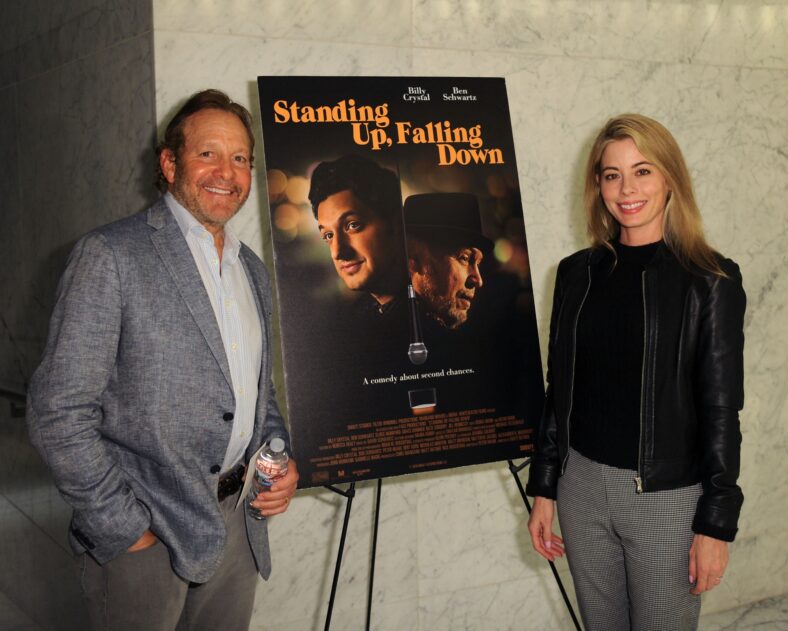 Steve Guttenberg e sua esposa Emily Guttenberg em um evento