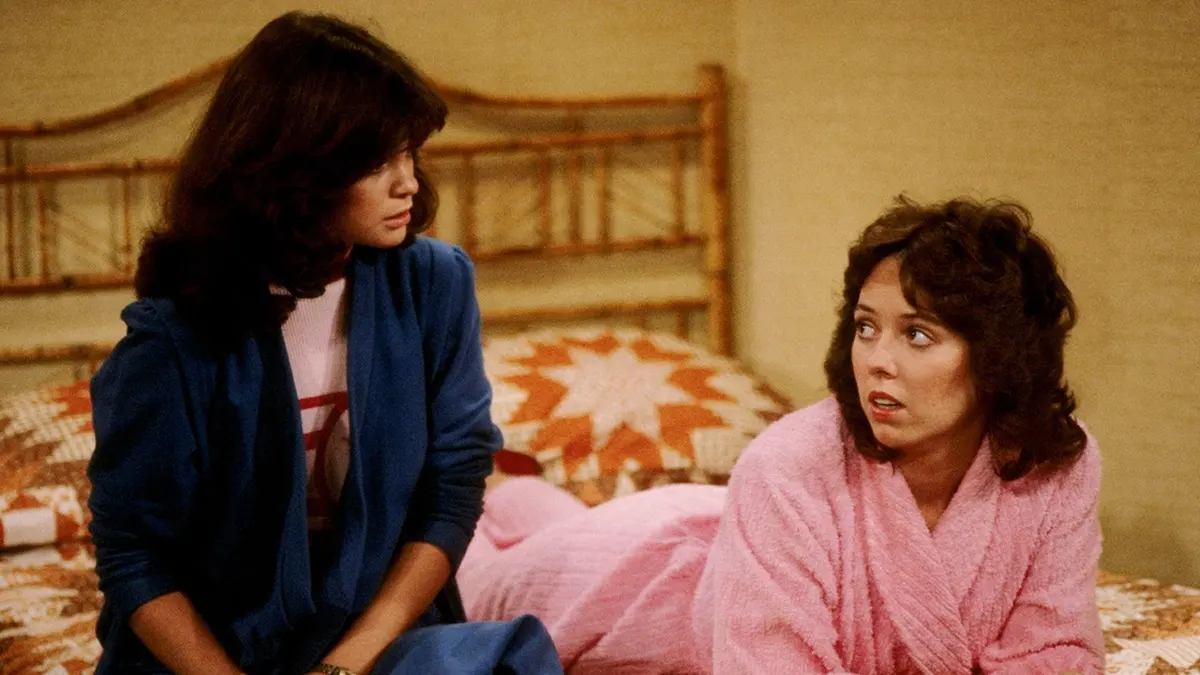 MacKenzie Phillips and Valerie Bertinelli as Julie and Barbara Cooper in a scene from One Day at a Time
