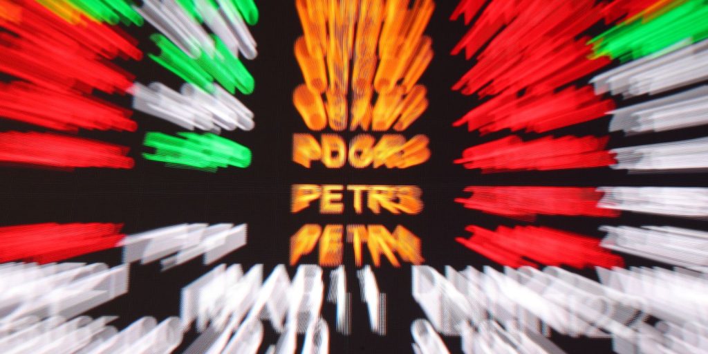 Ibovespa sobe 3% e dólar recua com otimismo no mercado
