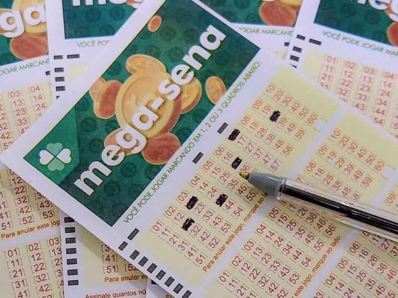 Mega-Sena acumula e prêmio chega a R$ 135 milhões; veja as dezenas sorteadas