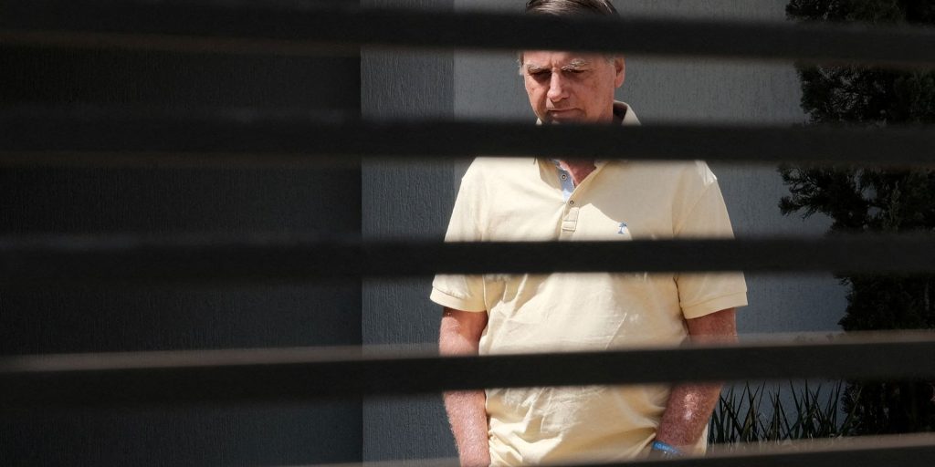 Defesa de Bolsonaro pede nova revisão criminal e cita falhas na cadeia de custódia de provas digitais