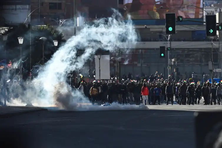 Demonstrators from mining unions face police forces as they protest against President Rodrigo Paz's government amid an ongoing economic and fuel crisis, in La Paz, Bolivia, May 14, 2026. REUTERS/Claudia Morales