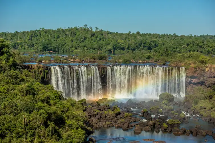 08/05/2026 - Visitação recorde em unidades de conservação injeta R$ 20 bilhões no PIB e gera mais de 332 mil empregos. Parque Nacional do Iguaçu. Cataratas do Iguaçu. Foto: Urbia Cataratas/ ICMBio