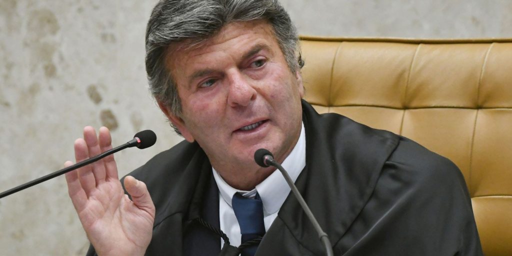 Fux suspende decisão de Dino e mantém fora do ar posts sobre Nossa Senhora até análise do plenário