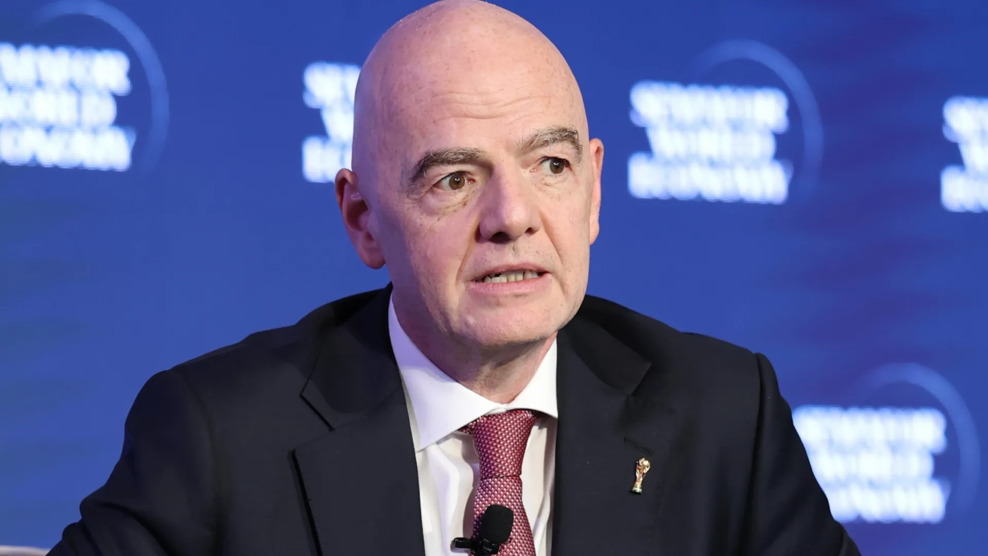 Gianni Infantino (Presidente - FIFA) fala no palco durante a Semafor World Economy 2026.