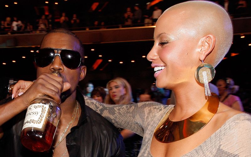 A ex-Amber Rose de Kanye West revela o papel que inadvertidamente desempenhou na infame interrupção do VMA de 2009