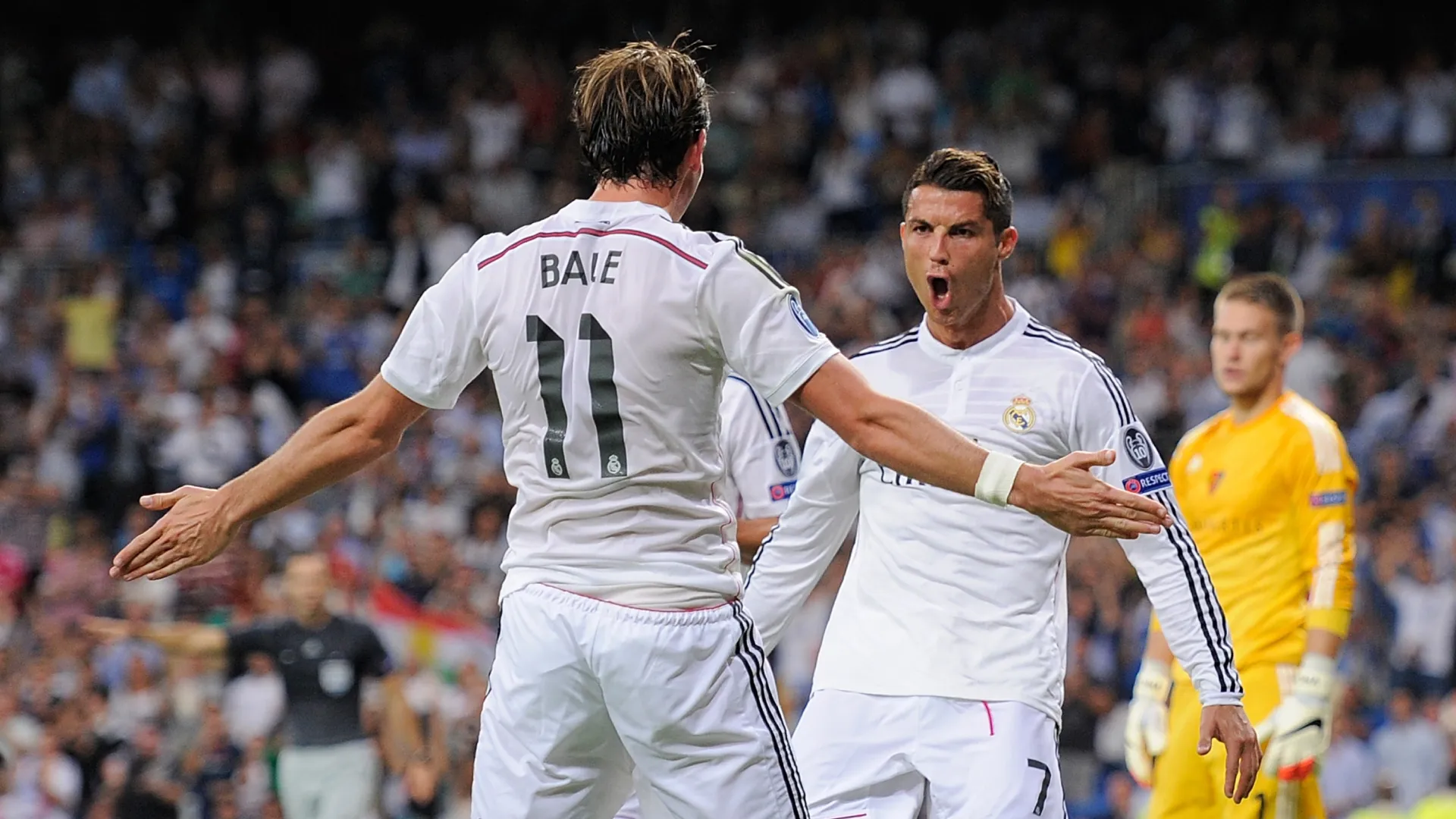 Cristiano Ronaldo, do Real Madrid, comemora com Gareth Bale após marcar o terceiro gol do Real contra o FC Basel 1893.