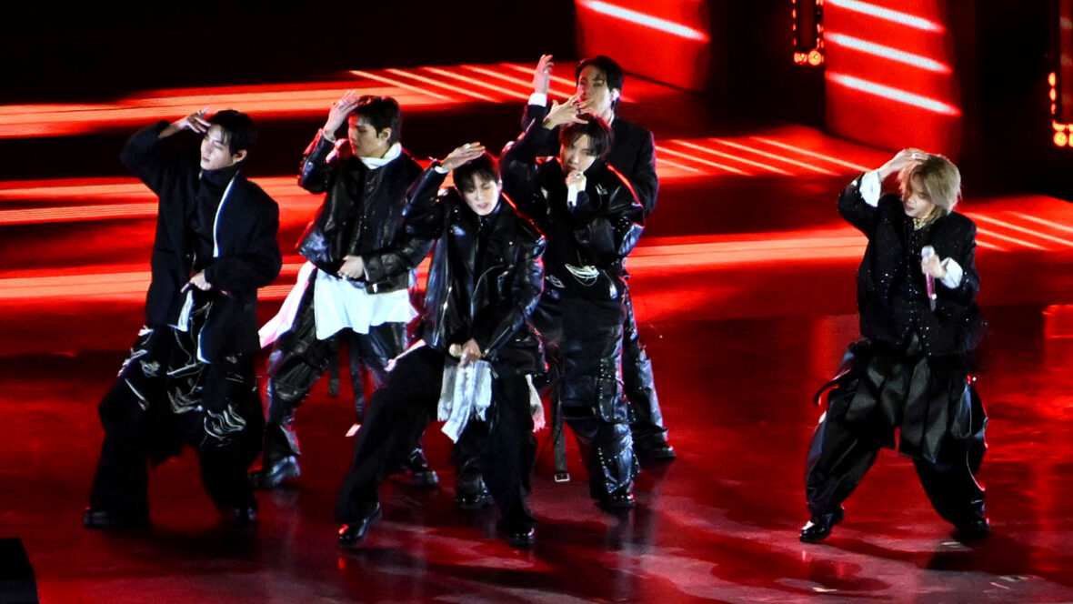 performance de bts-amas BTS cantando