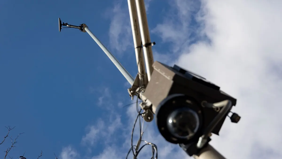 shotspotter device on traffic pole