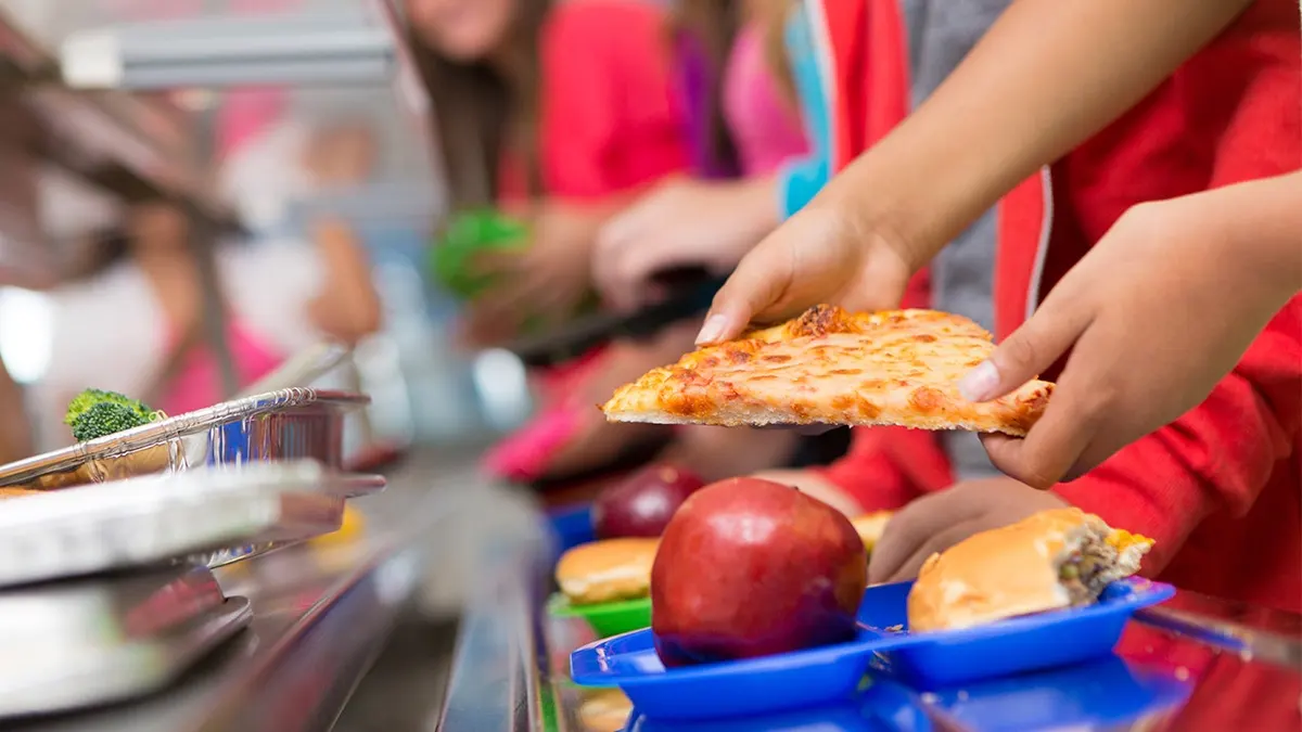 school-children-getting-lunch